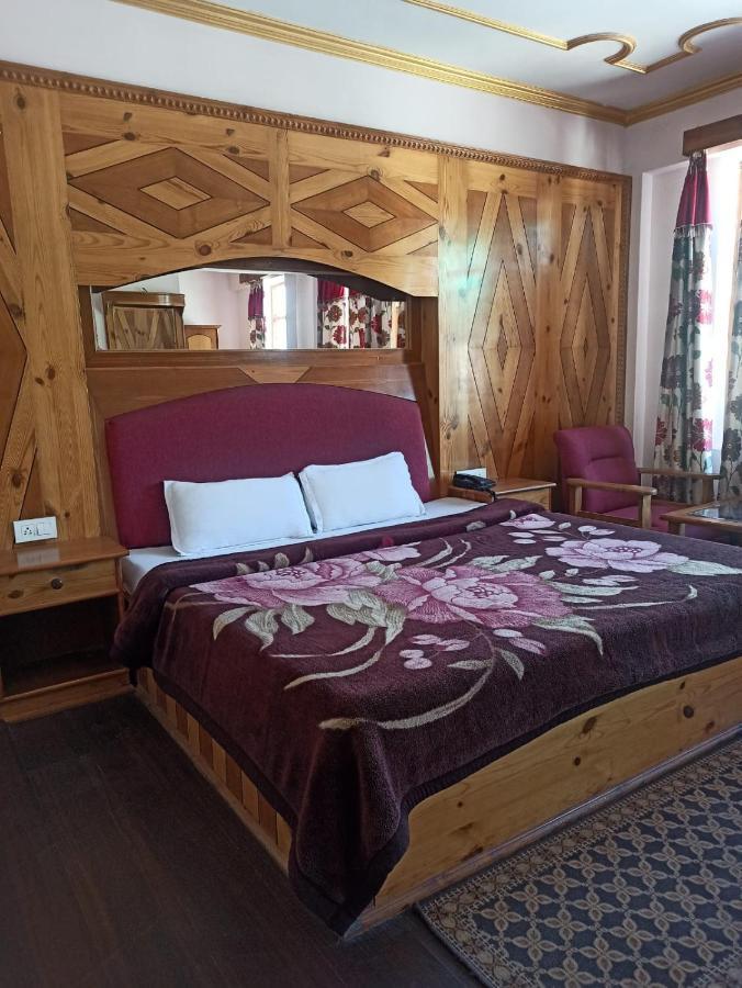 Hotel Prini Inn Manāli Eksteriør bilde